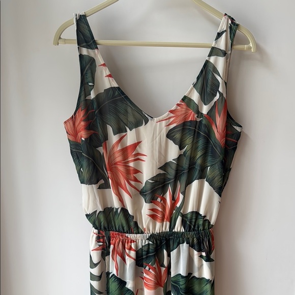 Show me your mumu maxi dress size medium - Picture 2 of 12